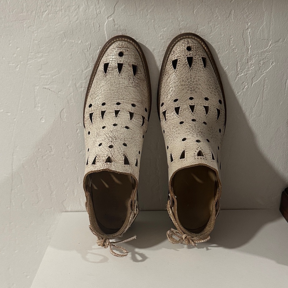 Musse & Cloud Cream Ankle Boots